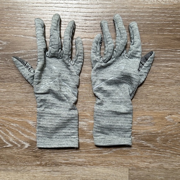 Heather Gray NIKE Sports Gloves - Picture 8 of 8